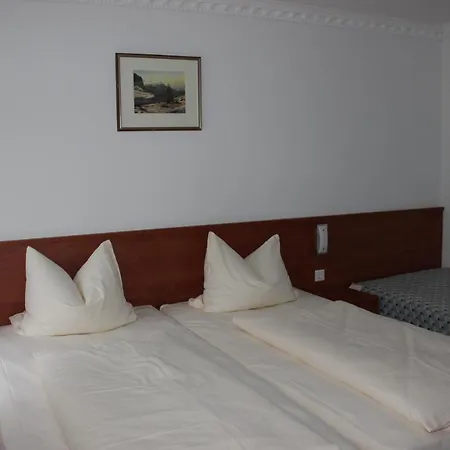 Zu Den Burgen 캄프보른호펜