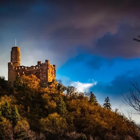 Zu Den Burgen 캄프보른호펜