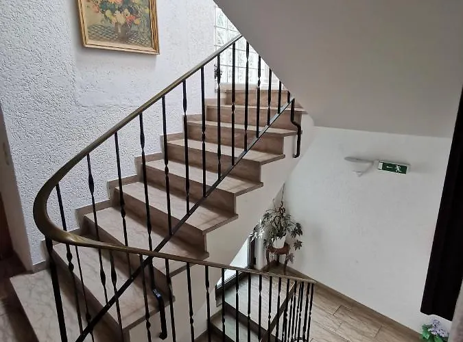 Zu Den Burgen * Kamp-Bornhofen