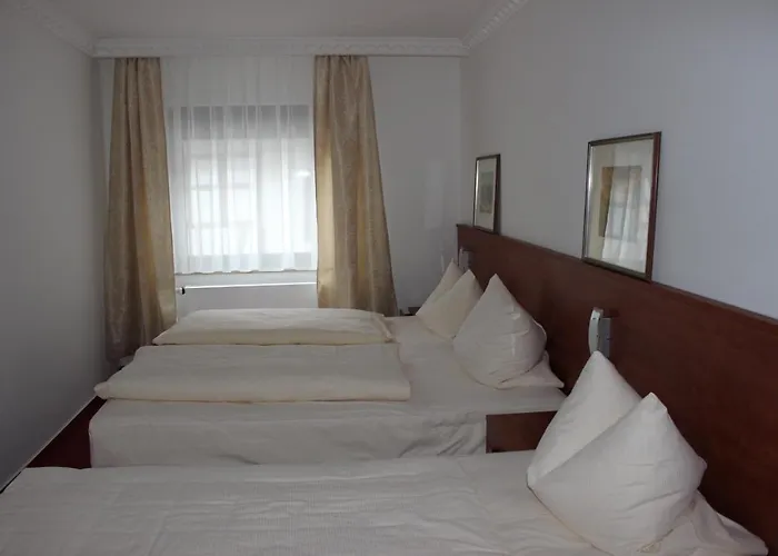 Zu Den Burgen * Kamp-Bornhofen