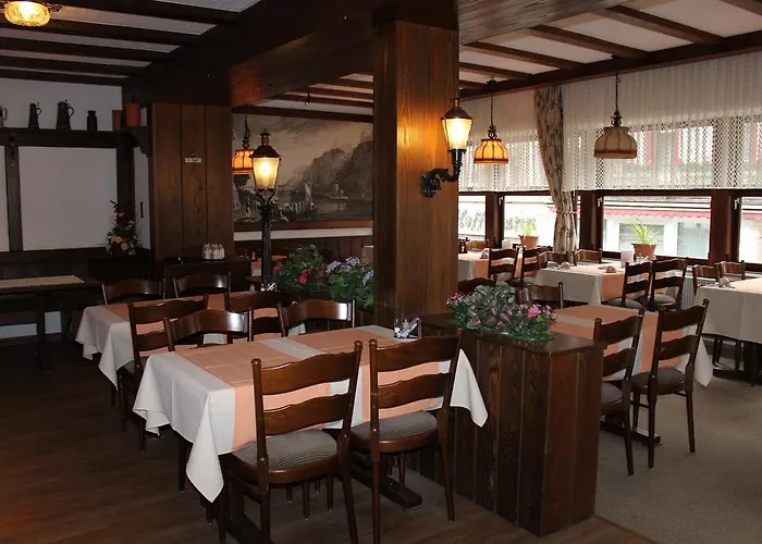 Zu Den Burgen * Kamp-Bornhofen